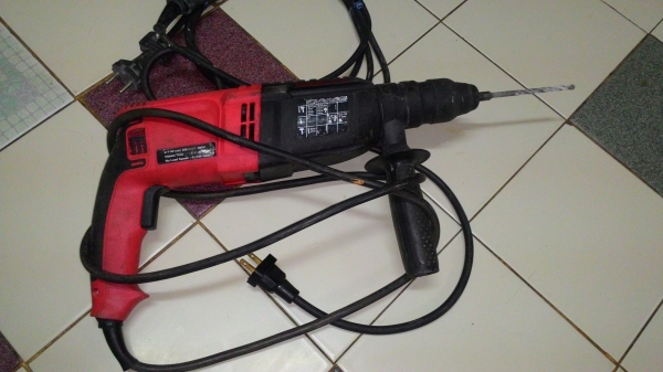 ขายสว่านโรตารี่3ระบบรุ่นใหญ่ถอดเปลี่ยนหัวได้2ตัวขาย2,500บาทครับ