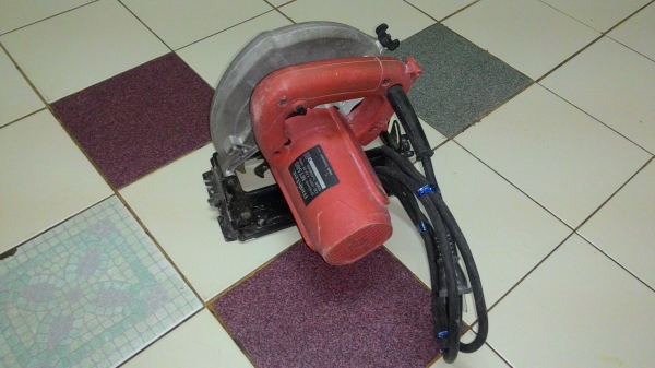 ขายเลื่อยวงเดือนผ่าไม้ขนาดใส่ใบ7นิ้วยี่ห้อMaktec By Makitaรุ่นMT580(1,050W)พร้อมใช้งาน ขายเลื่อยวงเดือนผ่าไม้ขนาดใส่ใบ7นิ้วยี่ห้อMaktec By Makitaรุ่นMT580(1,050W)พร้อมใช้งาน