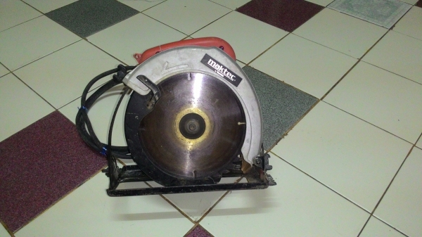 ขายเลื่อยวงเดือนผ่าไม้ขนาดใส่ใบ7นิ้วยี่ห้อMaktec By Makitaรุ่นMT580(1,050W)พร้อมใช้งาน