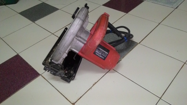 ขายเลื่อยวงเดือนผ่าไม้ขนาดใส่ใบ7นิ้วยี่ห้อMaktec By Makitaรุ่นMT580(1,050W)พร้อมใช้งาน ขายเลื่อยวงเดือนผ่าไม้ขนาดใส่ใบ7นิ้วยี่ห้อMaktec By Makitaรุ่นMT580(1,050W)พร้อมใช้งาน