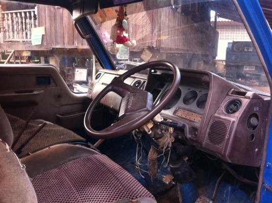 ขาย 6 ล้อดั้มเล็ก TOYOTA BU เครื่อง 14B