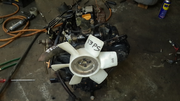 สามสูบ 13 แรง