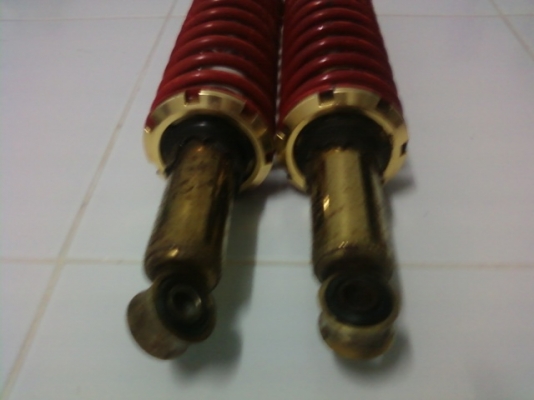 ขายโช๊ค สปิงสภาพใช้ได้ ใส่บิ๊กไบค์ ต้องการโช๊ค ซือโช๊คราคาถูก 700 บาท