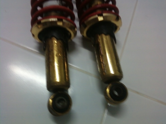 ขายโช๊ค สปิงสภาพใช้ได้ ใส่บิ๊กไบค์ ต้องการโช๊ค ซือโช๊คราคาถูก 700 บาท