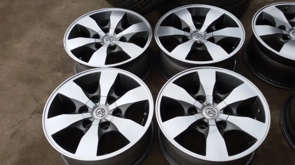 ขายล้อ TOYOTAขอบ16หน้าเงาชุดละ5500