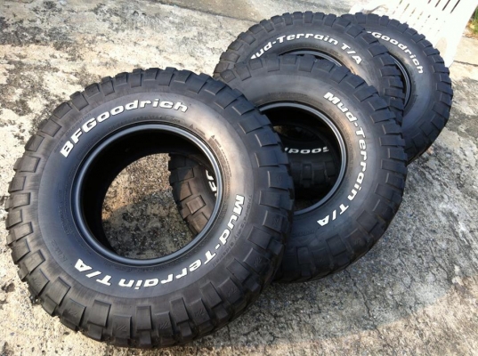 ขายยาง BF Goodrich Mud-terrain KM2 33 10.5 r15 พร้อมลุย