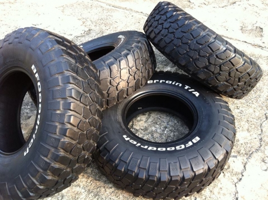 ขายยาง BF Goodrich Mud-terrain KM2 33 10.5 r15 พร้อมลุย