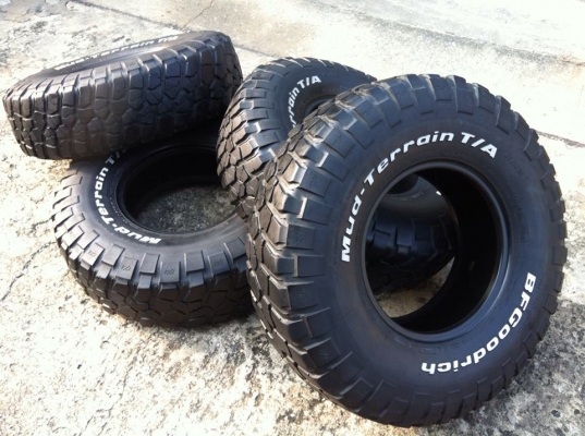 ขายยาง BF Goodrich Mud-terrain KM2 33 10.5 r15 พร้อมลุย