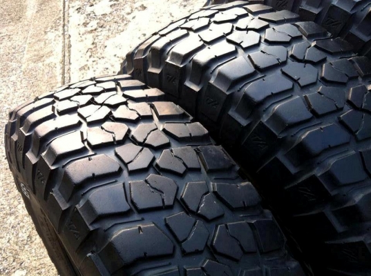 ขายยาง BF Goodrich Mud-terrain KM2 33 10.5 r15 พร้อมลุย