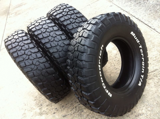 ขายยาง BF Goodrich Mud-terrain KM2 ขนาด 255 85 r16 สวยๆ ขายยาง BF Goodrich Mud-terrain KM2 ขนาด 255 85 r16 สวยๆ
