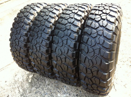 ขายยาง BF Goodrich Mud-terrain KM2 ขนาด 255 85 r16 สวยๆ ขายยาง BF Goodrich Mud-terrain KM2 ขนาด 255 85 r16 สวยๆ