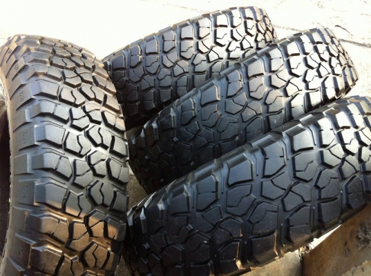 ขายยาง BF Goodrich Mud-terrain KM2 ขนาด 255 85 r16 สวยๆ ขายยาง BF Goodrich Mud-terrain KM2 ขนาด 255 85 r16 สวยๆ