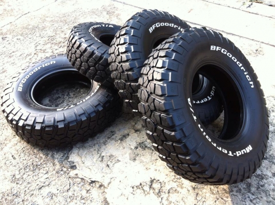 ขายยาง BF Goodrich Mud-terrain KM2 ขนาด 255 85 r16 สวยๆ ขายยาง BF Goodrich Mud-terrain KM2 ขนาด 255 85 r16 สวยๆ