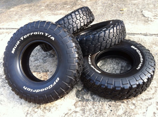 ขายยาง BF Goodrich Mud-terrain KM2 ขนาด 255 85 r16 สวยๆ ขายยาง BF Goodrich Mud-terrain KM2 ขนาด 255 85 r16 สวยๆ