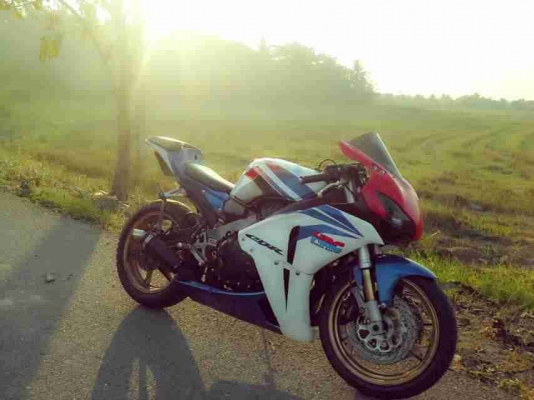 ขายด่วนครับ cbr400 ทะเบียนแท้พร้อมโอน ฟิตๆการันตีครับสนใจคุยได้24ชมครับ