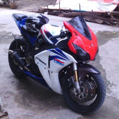 ขายด่วนครับ cbr400 ทะเบียนแท้พร้อมโอน ฟิตๆการันตีครับสนใจคุยได้24ชมครับ