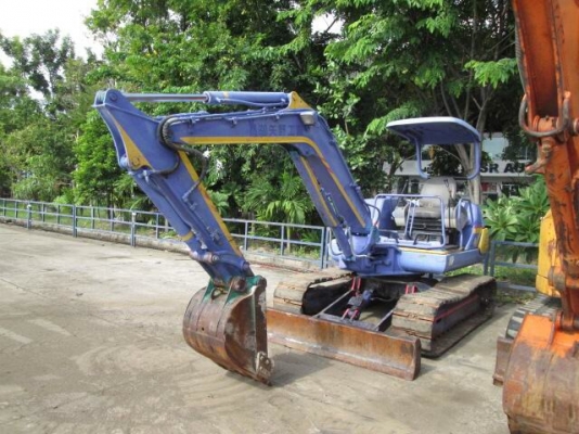 ขายแบคโฮเล็ก KOMATSU รุ่น : PC40-7E  ปี : 1995