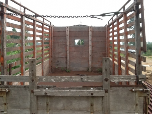 กระบะไม้ ยกลงจากKM กว้าง 2.15 ซ.ม.ยาว 4.30ซ.ม.