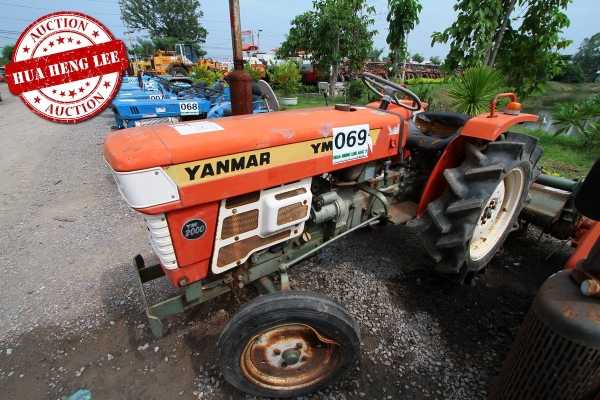 AUC 7 Code 069  รถแทรกเตอร์ YANMAR YM2000  ราคา เริ่มต้นการประมูล 40,000 บาท