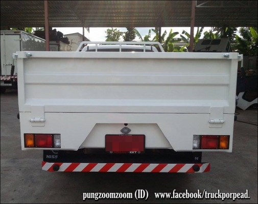 นิสสัน นาวาร่า สีขาวป้ายแดง กระบะเหล็กลอยพื้นเรียบ หนา2.2 มิล แผงข้างเปิดได้ 3 ด้านความสูงของแผงข้างและแผงท้าย 50 ซ.คับ