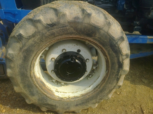 ขาย6640  สองเพลาคานหน้าNEWHOLLANDไม่มีทะเบียนสนใจ0810076640