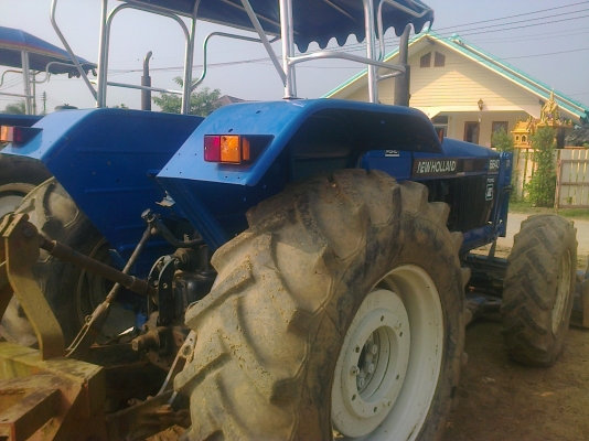 ขาย6640  สองเพลาคานหน้าNEWHOLLANDไม่มีทะเบียนสนใจ0810076640