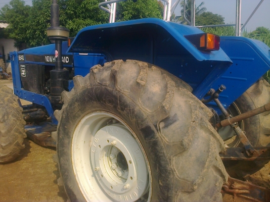 ขาย6640  สองเพลาคานหน้าNEWHOLLANDไม่มีทะเบียนสนใจ0810076640