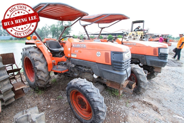AUC 7 Code 081  รถแทรกเตอร์ KUBOTA L4508  ราคา เริ่มต้นการประมูล 180,000 บาท