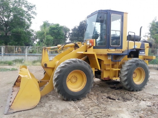 รถตัก KOMATSU WA 100-1 ซีเรียลสูง 30,000 กว่า นำเข้าจากญี่ปุ่น สวย พร้อมใช้งาน ขายถูก 090-986-2521