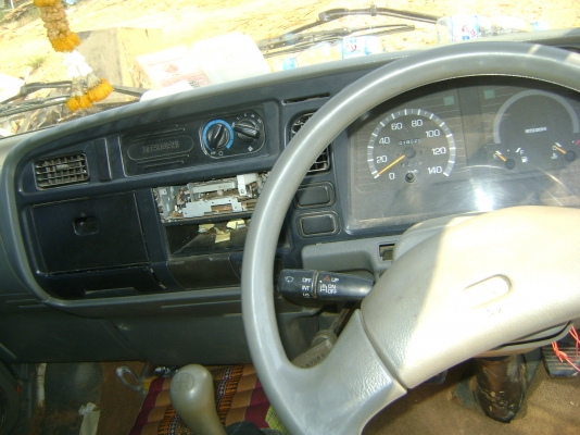 มิตชู  รถปี 46  ราคา  400,000 บาท  ( รถหลวง ประมูลมา )