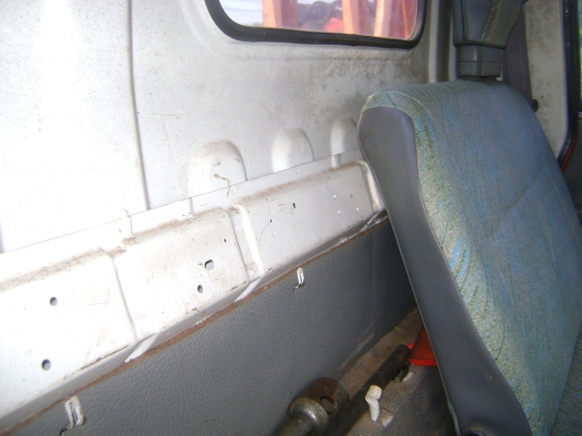 มิตชู  รถปี 46  ราคา  400,000 บาท  ( รถหลวง ประมูลมา )