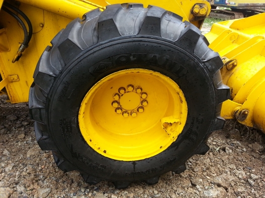 รถตัก KOMATSU  515  นำเข้าจากญี่ปุ่น สวย พร้อมใช้งาน ขายถูก 090-986-2521