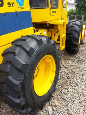 รถตัก KOMATSU  515  นำเข้าจากญี่ปุ่น สวย พร้อมใช้งาน ขายถูก 090-986-2521