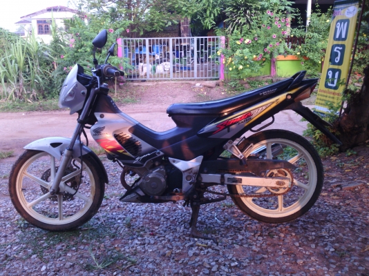 ขายHonda Sonic125 เครื่องดีรถเดิมพร้อมใช้มีเล่มพร้อมชุดโอนราคา11900 บาท