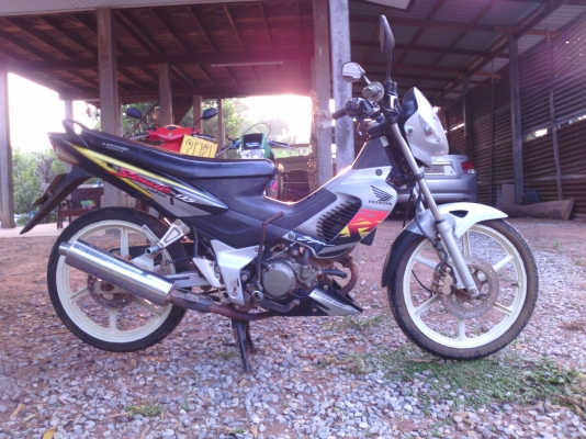 ขายHonda Sonic125 เครื่องดีรถเดิมพร้อมใช้มีเล่มพร้อมชุดโอนราคา11900 บาท