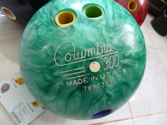 ขายลูกโบลิ่ง