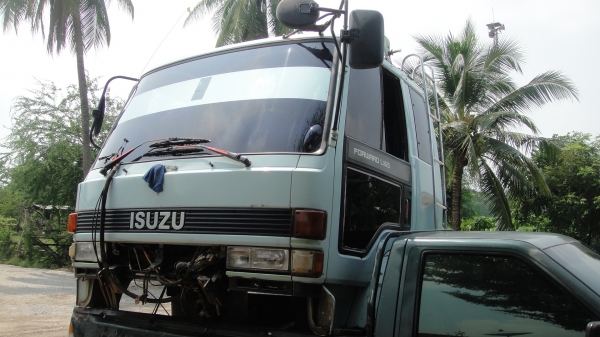หัวรถ ISUZU ROCKY หัวนอกตาหวาน เดิมๆบางๆ ไม่ผุ ขาดีดหน้า ขาหลัง ของครบ ยกใส่รถวิ่งได้เลย