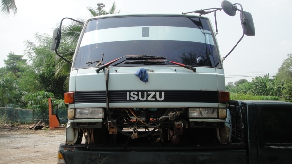 หัวรถ ISUZU ROCKY หัวนอกตาหวาน เดิมๆบางๆ ไม่ผุ ขาดีดหน้า ขาหลัง ของครบ ยกใส่รถวิ่งได้เลย