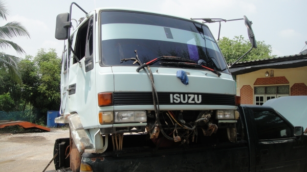 หัวรถ ISUZU ROCKY หัวนอกตาหวาน เดิมๆบางๆ ไม่ผุ ขาดีดหน้า ขาหลัง ของครบ ยกใส่รถวิ่งได้เลย