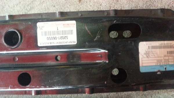 เหล็กคานป้ายทะเบียนท้ายกระบะวีโก้ แค๊บ ของแท้ใหม่ เก่าเก็บ