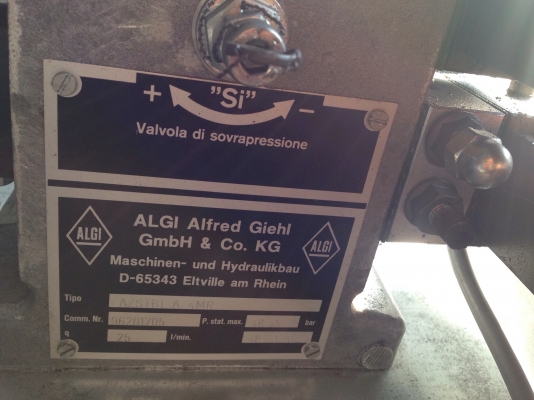 ขายปั้มน้ำมันไฮโดรลิค(ชุดสุดท้าย) ALGI made in Italy ขนาด 3 HP. 380V แบบมอเตอร์อยู่ในถัง พร้อมวาล์วคอนโทรล 5 ชุด เป็นของใหม่ไม่เคยใช้งาน สภาพสวยมาก