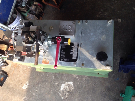 ขายปั้มน้ำมันไฮโดรลิค(ชุดสุดท้าย) ALGI made in Italy ขนาด 3 HP. 380V แบบมอเตอร์อยู่ในถัง พร้อมวาล์วคอนโทรล 5 ชุด เป็นของใหม่ไม่เคยใช้งาน สภาพสวยมาก