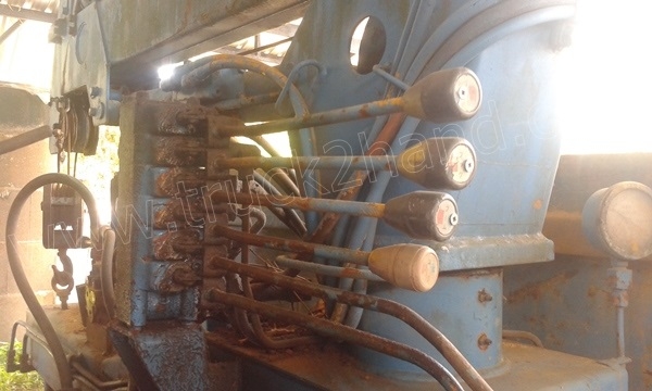 รถบรรทุก 6 ล้อ NISSAN เปลี่ยนหัวเป็น ISUZU รถดั้มพ์ติดเครน รถบรรทุก 6 ล้อ NISSAN เปลี่ยนหัวเป็น ISUZU รถดั้มพ์ติดเครน