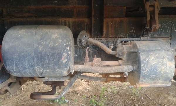 รถบรรทุก 6 ล้อ NISSAN เปลี่ยนหัวเป็น ISUZU รถดั้มพ์ติดเครน รถบรรทุก 6 ล้อ NISSAN เปลี่ยนหัวเป็น ISUZU รถดั้มพ์ติดเครน