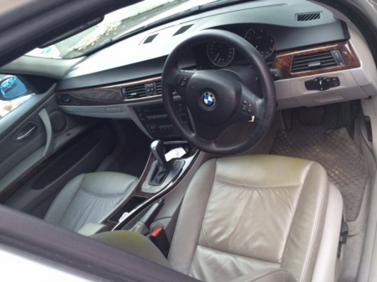Bmw 320i SE  โฉม E90 ปี 2005 ฟรีดาวน์ ผ่อ่น12557x72 งวด ใช้น้อย สภาพดีมาก รถคุณหมอ