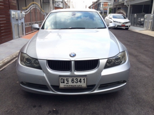 Bmw 320i SE  โฉม E90 ปี 2005 ฟรีดาวน์ ผ่อ่น12557x72 งวด ใช้น้อย สภาพดีมาก รถคุณหมอ