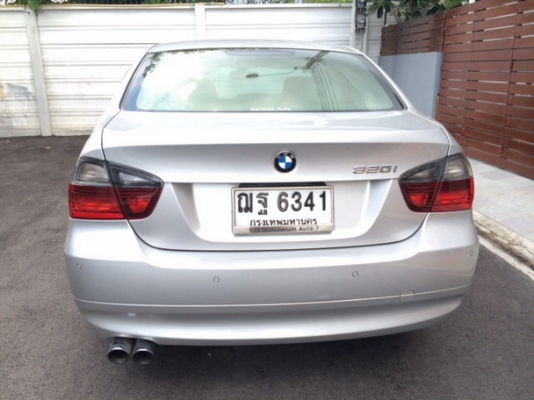 Bmw 320i SE  โฉม E90 ปี 2005 ฟรีดาวน์ ผ่อ่น12557x72 งวด ใช้น้อย สภาพดีมาก รถคุณหมอ
