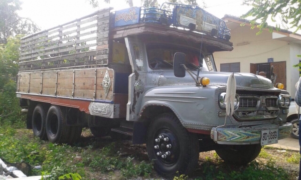 ขายรถบรรทุกสิบล้อหน้ายาว เครื่อง 6BF-175 แรง ช่วงล่างเดิม เกียร์เดิม กระบะไม้
