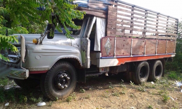 ขายรถบรรทุกสิบล้อหน้ายาว เครื่อง 6BF-175 แรง ช่วงล่างเดิม เกียร์เดิม กระบะไม้