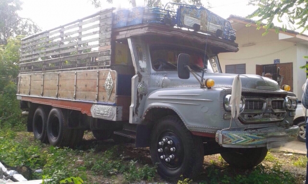 ขายรถบรรทุกสิบล้อหน้ายาว เครื่อง 6BF-175 แรง ช่วงล่างเดิม เกียร์เดิม กระบะไม้